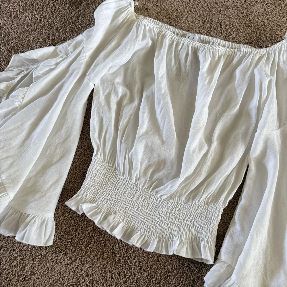 BNWT white flowy blouse - Picture 2 of 3